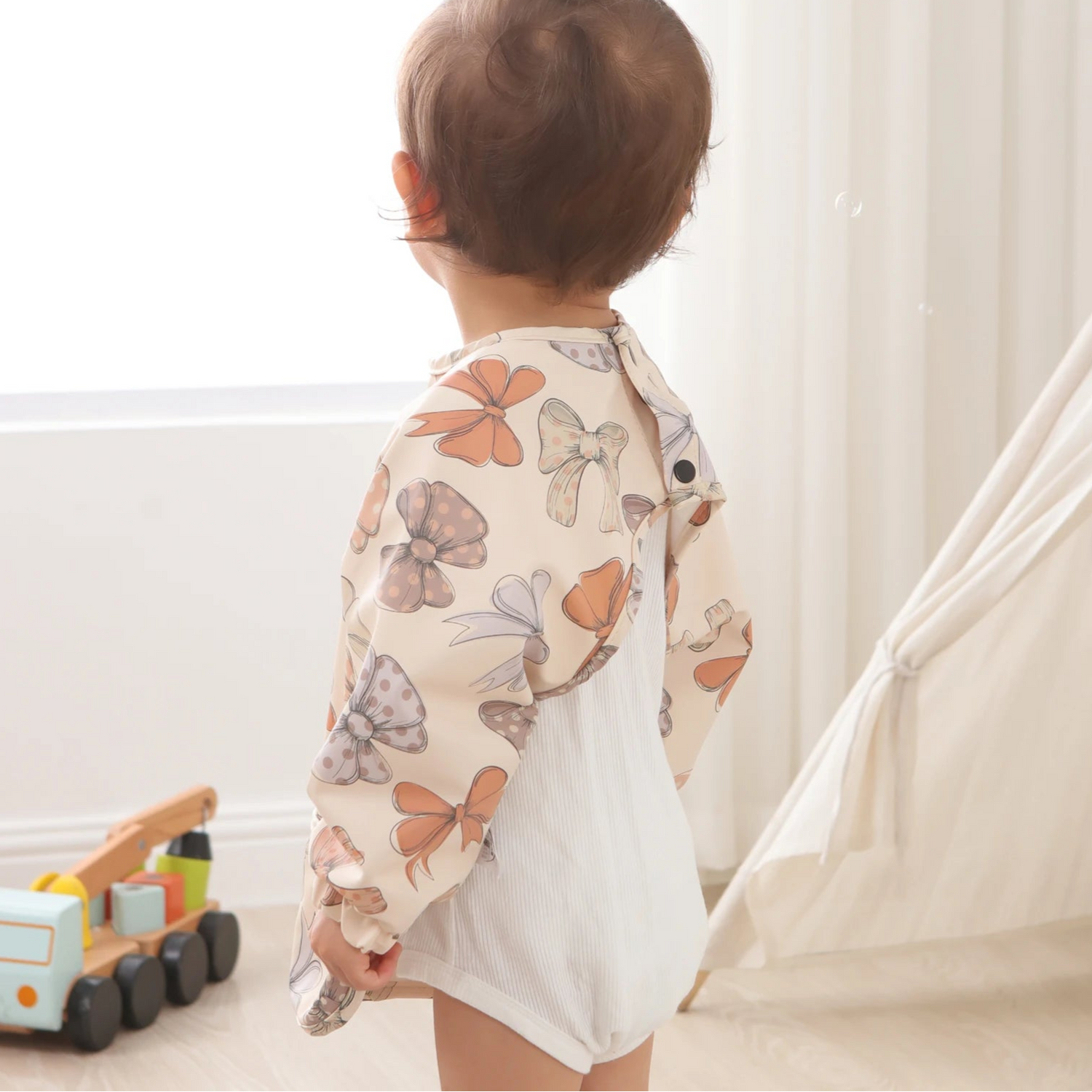 Mess-Free Munchkins: Full Coverage Baby Bib/Smock